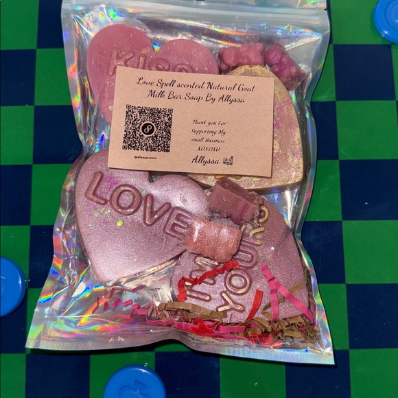 Love Spell Scented Goat Milk Bar Soap Set VALENTINES EDITION WITH MINI TEDDIES - Picture 6 of 6